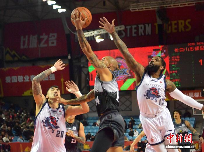 山东队第三节反超吉林队主场6877告负