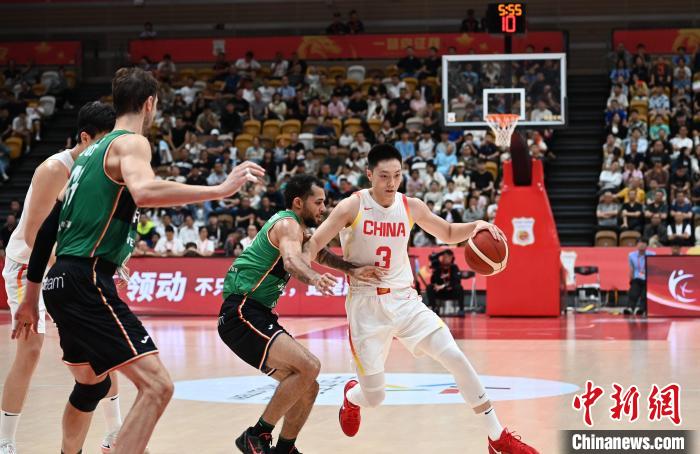 胡明轩压哨三分绝杀尤文图特，主帅郭士强：赢