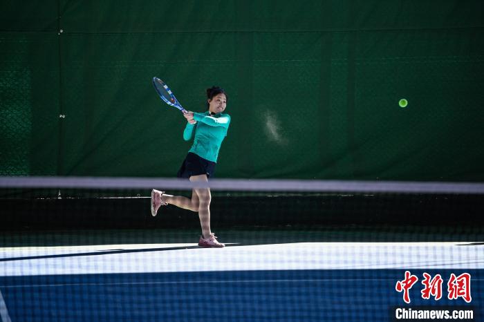 西藏业余网球挑战赛在拉萨市北郊赛马场圆满落