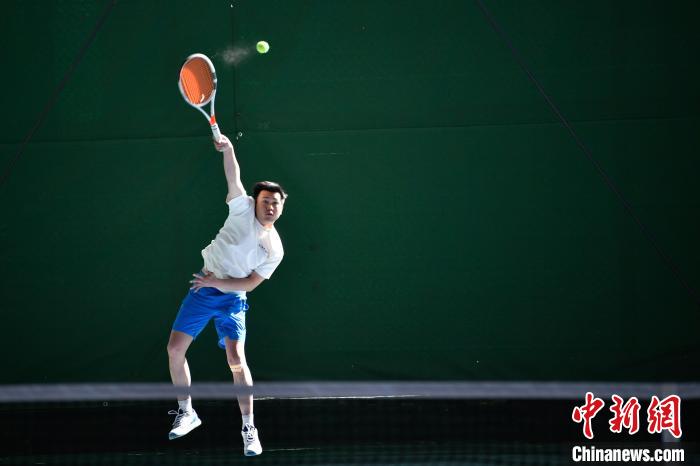 西藏业余网球挑战赛在拉萨市北郊赛马场圆满落