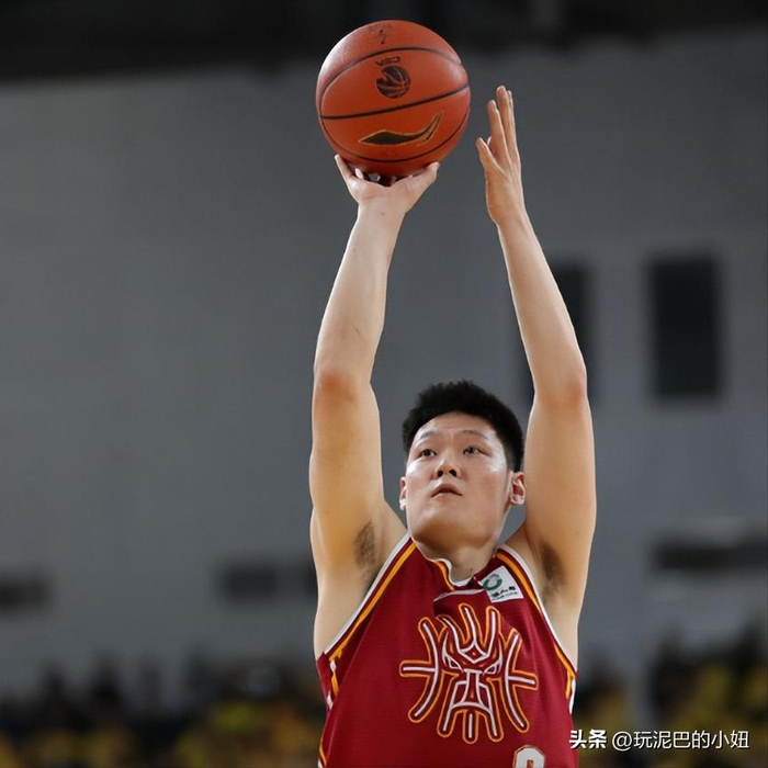 21岁锋线王浩然两战狂砍65分，率深圳队创队史