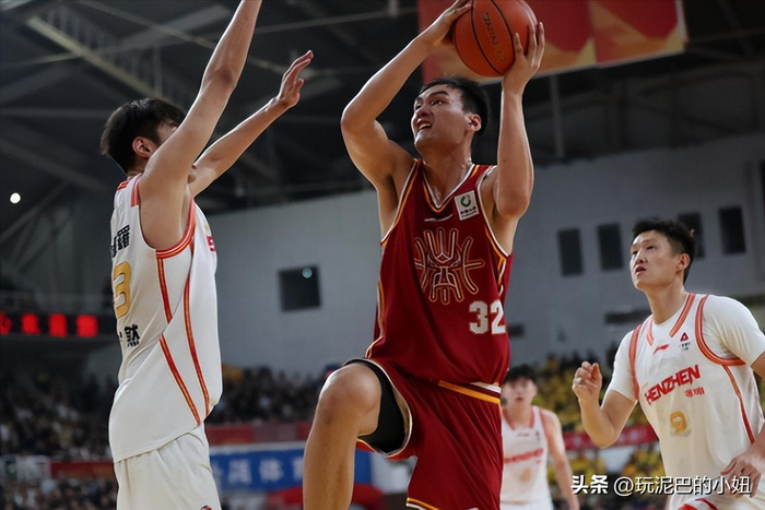 21岁锋线王浩然两战狂砍65分，率深圳队创队史