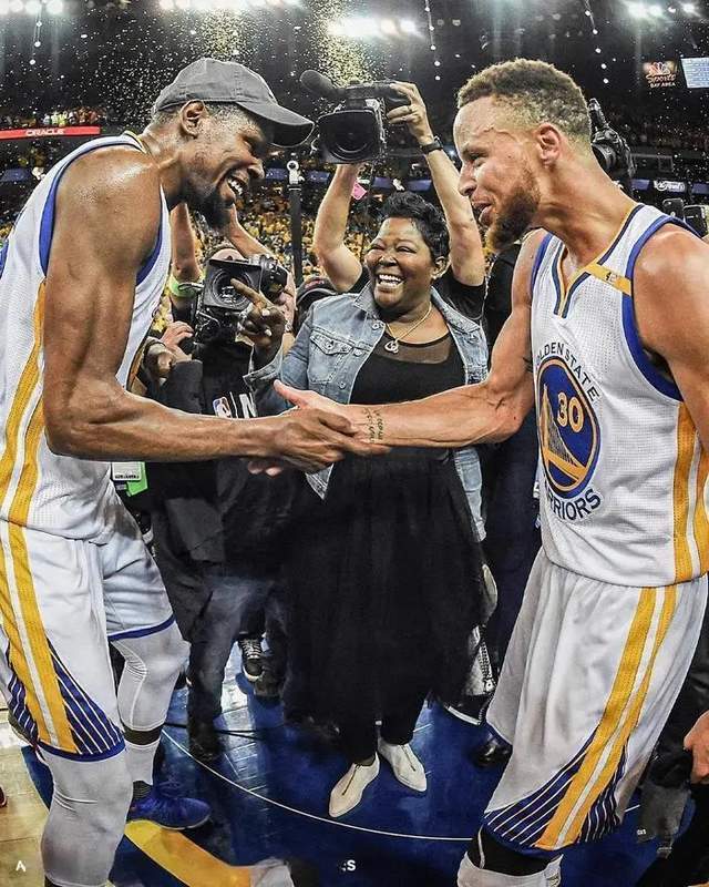 库里四冠vs杜兰特两冠：谁定义了篮球新时代？